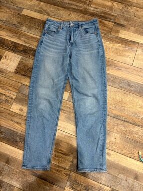 American Eagle Outfitters Light Blue mom Jeans